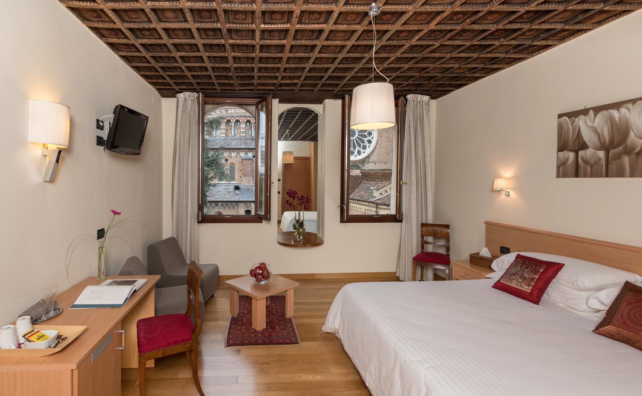 Hotel Casa Del Pellegrino Padova Exterior photo